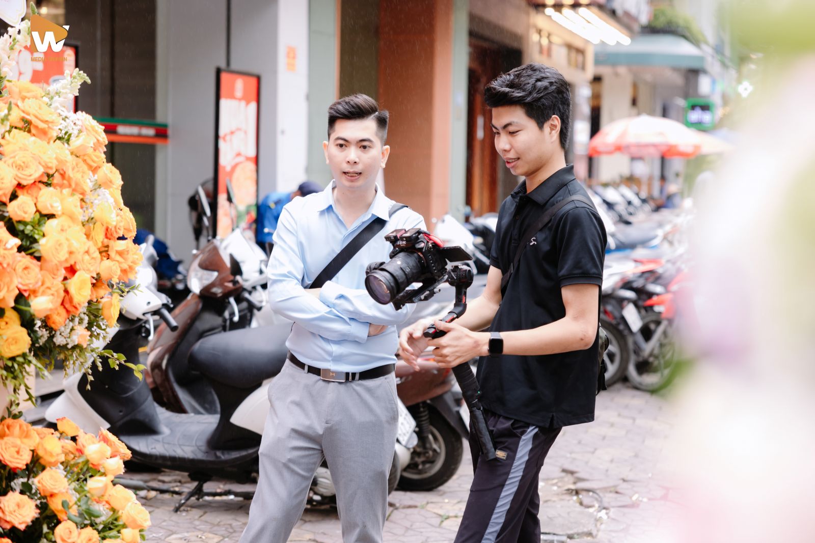 Media WinWin luôn tổ chức cuộc họp với đội quay phim trước sự kiện 1 ngày, cung cấp chi tiết kịch bản, vị trí sân khấu, lịch trình và thậm chí cả bản đồ địa điểm
